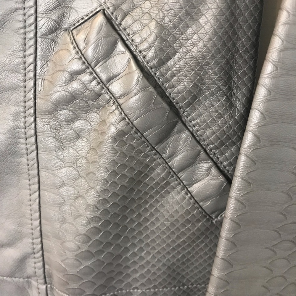 NWT ALFANI 💫Petite Gray Pleather  jacket - Picture 8 of 8